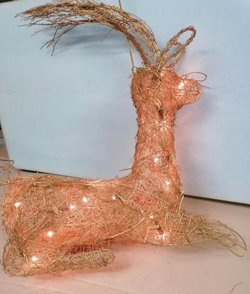 Kerstdecoratie: rotan rendier/ hert met gewei en  lichtjes beschikbaar voor biedingen