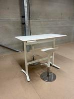 Hoge tafel met 2 barkrukken of stoelen wit Ikea, Huis en Inrichting, Ophalen, Zo goed als nieuw