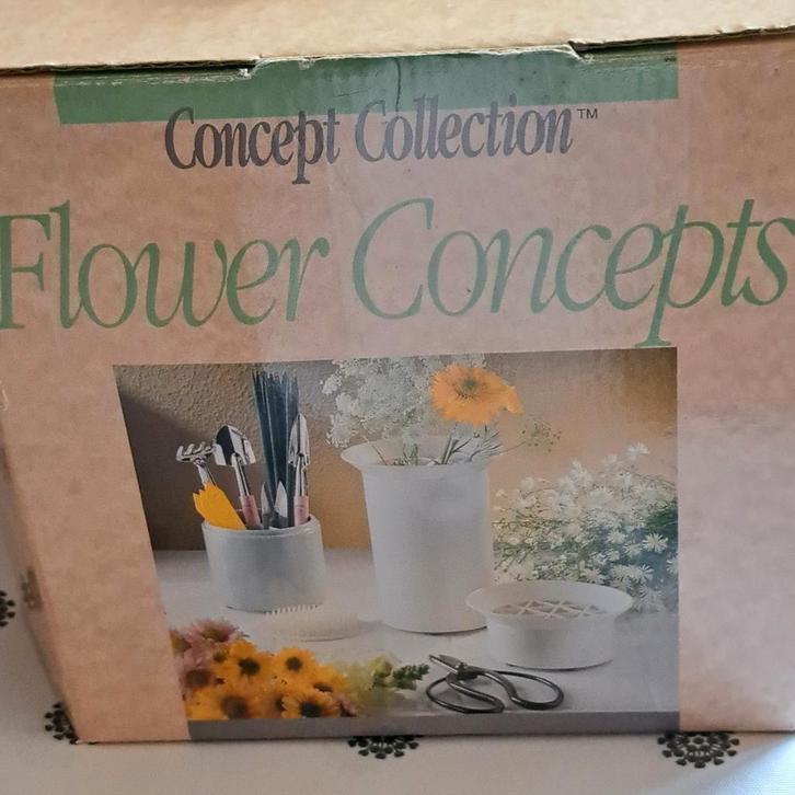 Tupperware flower concepts,bloemschikset/bureauset..., Huis en Inrichting, Keuken | Tupperware, Nieuw, Crème, Ophalen of Verzenden