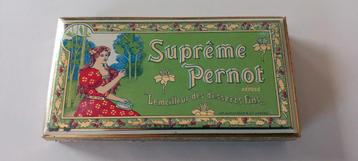 Oude metalen doos van Pernot Supreme beschikbaar voor biedingen