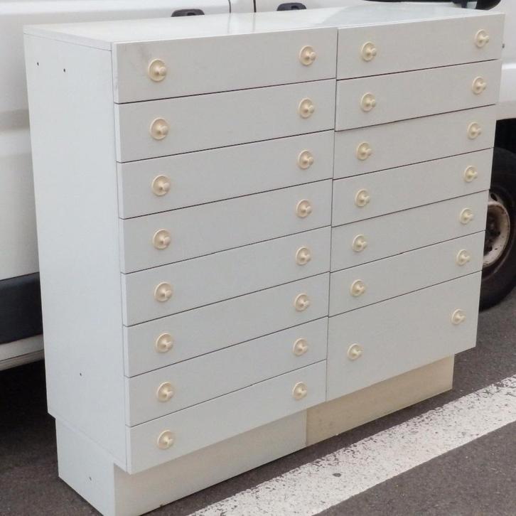 vintage dressoir met Duits design en kwaliteit Interlübke, Huis en Inrichting, Kasten | Ladekasten, Gebruikt, 100 tot 150 cm, 50 tot 100 cm