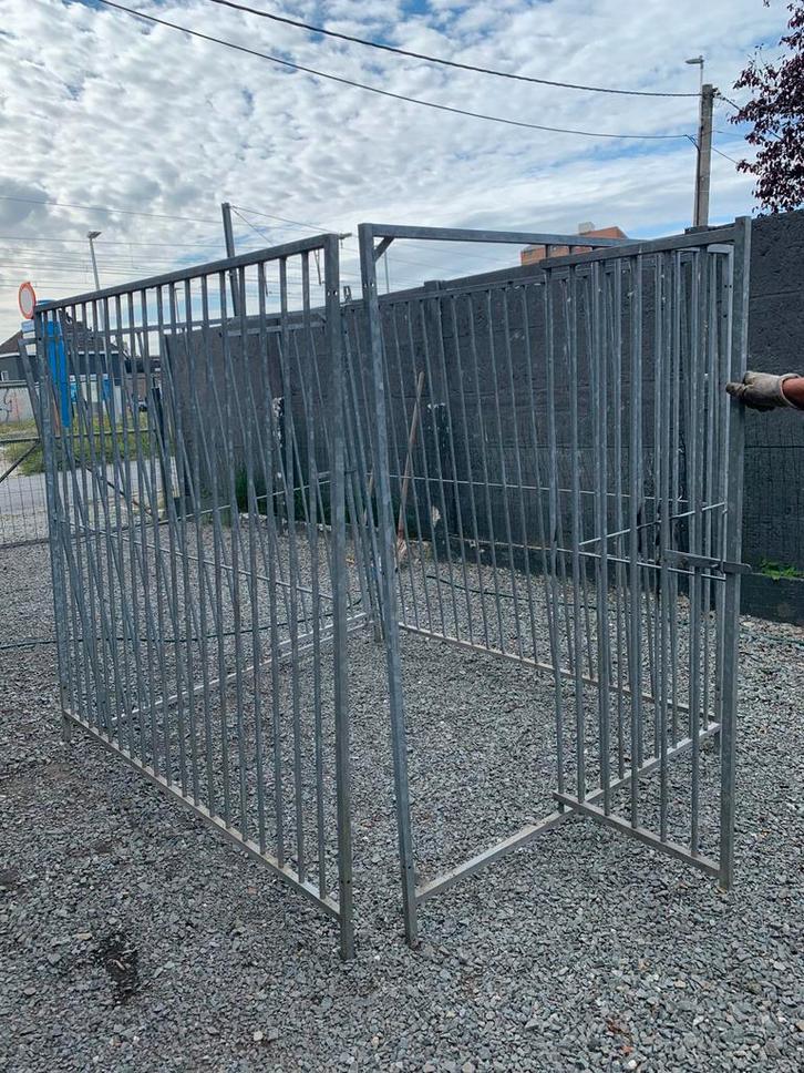 Hondenren  2m op 1,50m (2 ingangdeuren), Dieren en Toebehoren, Hondenhokken, Gebruikt, Ophalen