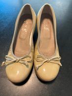 Love beige lakkeer ballerina’s met kleine hak. Maat 40., Love, Beige, Gedragen, Ballerina's