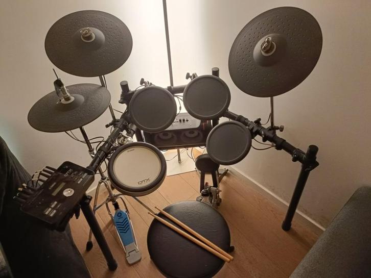 Yamaha DTX502 serie volledige electronische drumkit, Muziek en Instrumenten, Drumstellen en Slagwerk, Gebruikt, Yamaha, Elektronisch
