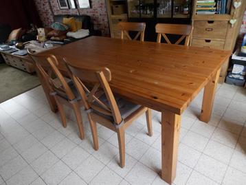 Eettafel met 8 stoelen beschikbaar voor biedingen