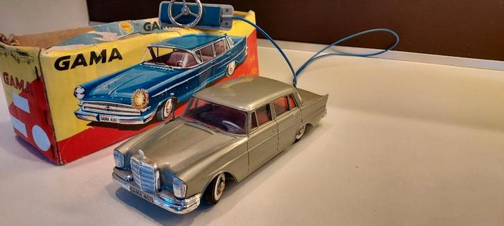 uitverkoop oude speelgoed Mercedes 220S, nu aan 75 euro, Antiek en Kunst, Antiek | Speelgoed, Verzenden