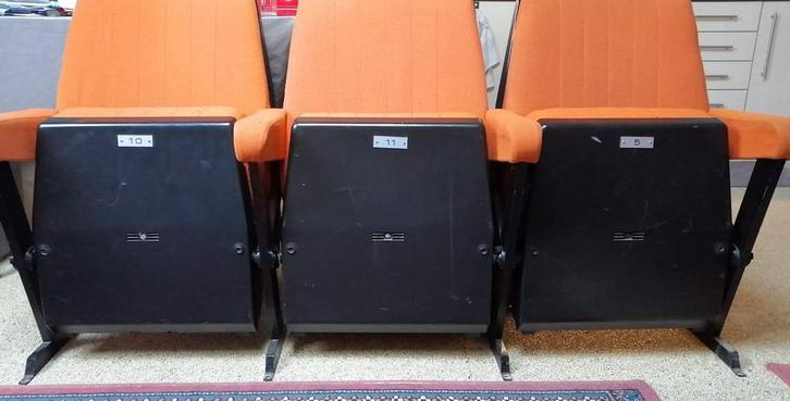 Vintage theater/cinema klapzeteltjes (4 stuks), Huis en Inrichting, Stoelen, Gebruikt, Vier, Stof, Overige kleuren, Ophalen