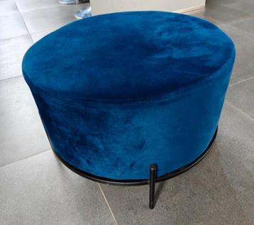 Lifa living ruby fluwelen poef blauw beschikbaar voor biedingen