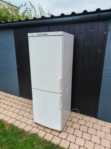 Siemens koelkast met vriezer KG33V610 beschikbaar voor biedingen