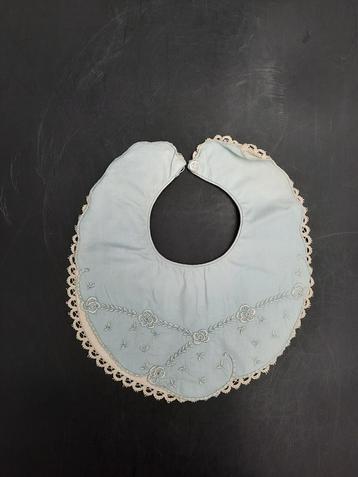 oud blauw rond babybavetje, jaren 20 beschikbaar voor biedingen