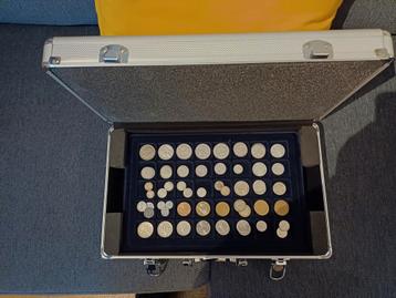 Koffer met munten uit Frankrijk beschikbaar voor biedingen