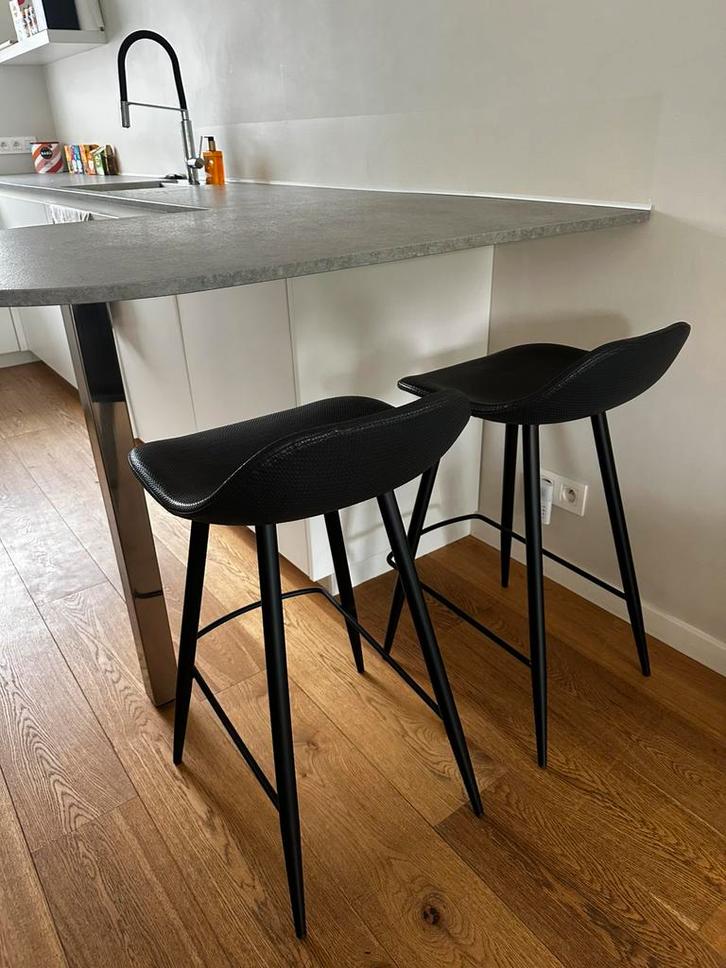 Moderne barkrukken – set van 2 (oorspronkelijk €357), Huis en Inrichting, Barkrukken, Zo goed als nieuw, Kunststof, Ophalen