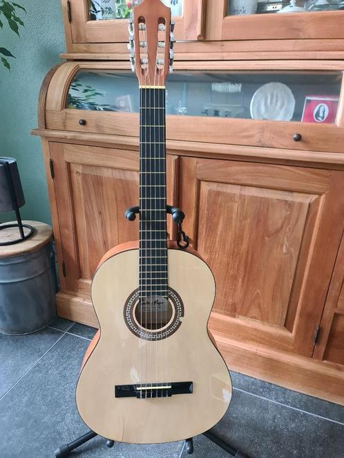 Lot Gitaren (Yamaha, Stagg, Santos y Mayor) en accesoires, Muziek en Instrumenten, Snaarinstrumenten | Gitaren | Akoestisch, Gebruikt