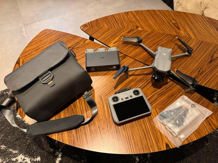 DJI Air 3 Fly More Combo met DJI Care tot 01/04/2026, Audio, Tv en Foto, Drones, Zo goed als nieuw, Ophalen of Verzenden