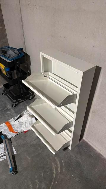 Schoen kast beschikbaar voor biedingen
