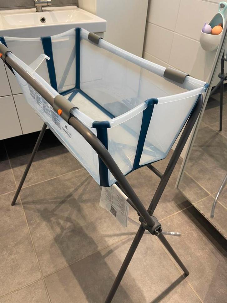 Babybadje Stokke met staander, Enfants & Bébés, Bains & Soins, Comme neuf, Baignoire, Enlèvement