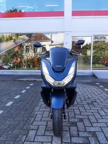HONDA PCX 125 BLAUW (2023) - 125 STUKS HONDA, Motoren, Motoren | Honda, Scooter, 4 cilinders, Particulier, 125 cc
