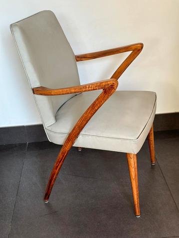 Vintage jaren 60 fauteuil met notelaar poten disponible aux enchères