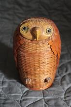 Mandje in de vorm van een uil bruin doorsnee bodem 8 cm, Gebruikt, Mand, Ophalen of Verzenden, Riet