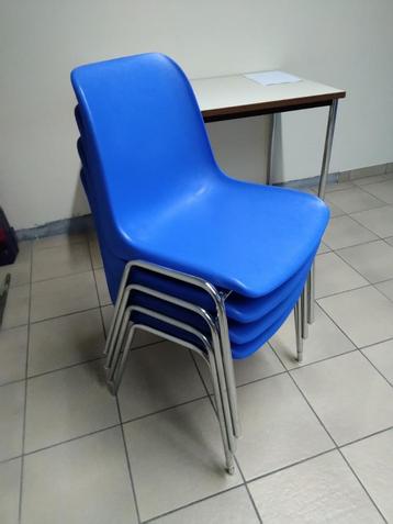 4 STAPELSTOELEN beschikbaar voor biedingen