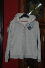 Sweatvest bontjas „Nutmeg” lichtgrijs T10/11A TB Conditie, Kinderen en Baby's, Ophalen of Verzenden, Zo goed als nieuw, NUTMEG