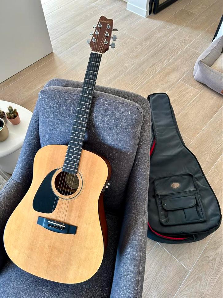 Semi akoestische gitaar Samick inclusief draagtas (lefty), Muziek en Instrumenten, Snaarinstrumenten | Gitaren | Akoestisch, Zo goed als nieuw