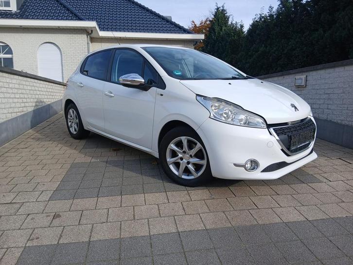 Peugeot 208 1.2i Active 152.000km, Auto's, Peugeot, Bedrijf, Te koop, Isofix, Benzine, Ophalen