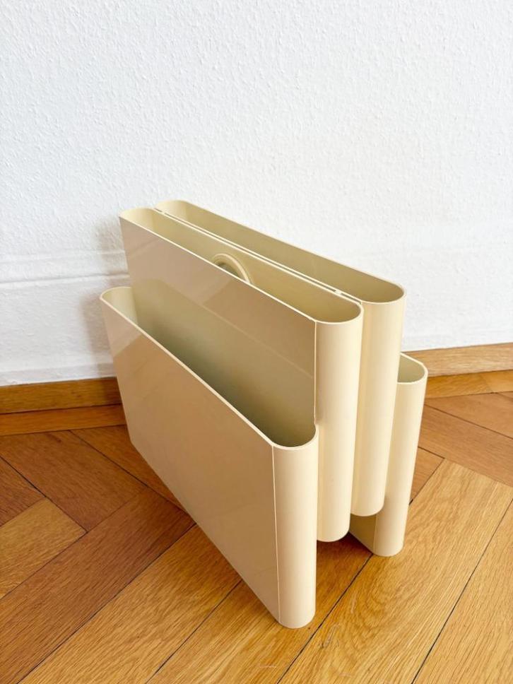KARTELL, tijdschriftenhouder, 1971, Antiek en Kunst, Antiek | Woonaccessoires, Ophalen