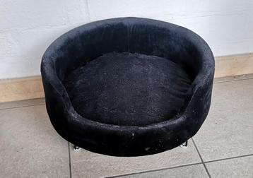 KATTEMANDJE beschikbaar voor biedingen