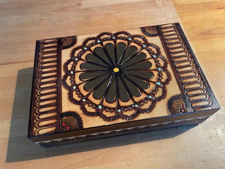 Coffret en bois sculpté, Antiek en Kunst, Kunst | Beelden en Houtsnijwerken, Ophalen of Verzenden