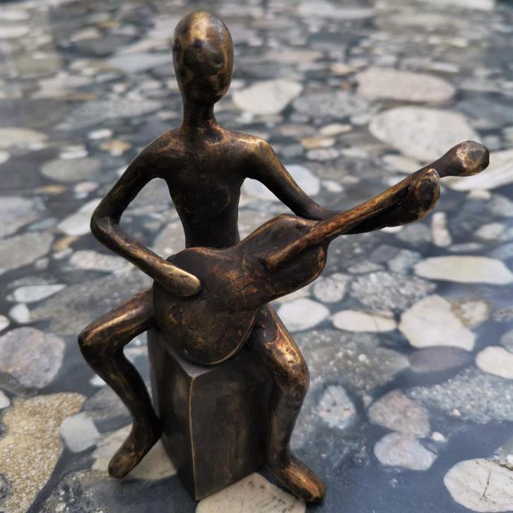 Muziekbeelden Gitarist - Budel - Blazer enz, Antiquités & Art, Art | Sculptures & Bois