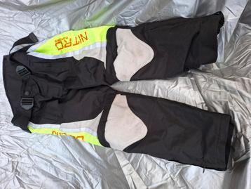 Crossbroek kind beschikbaar voor biedingen