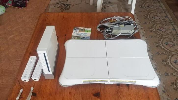 Wii Nitendo spel console, sensor en balance board in zeer go, Kinderen en Baby's, Speelgoed | Educatief en Creatief, Zo goed als nieuw