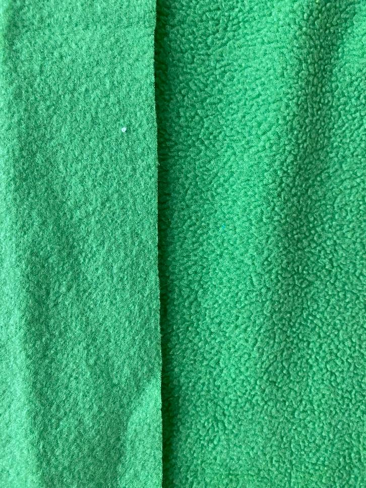 Grote lap warme groene fleece, Hobby en Vrije tijd, Stoffen en Lappen, Nieuw, 120 cm of meer, 30 tot 200 cm, Groen, Ophalen of Verzenden