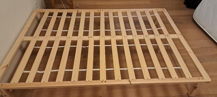 matelas + sommier 140x200cm, Maison & Meubles, Chambre à coucher | Lits, Utilisé, Deux personnes, 140 cm, 200 cm, Bois, Enlèvement