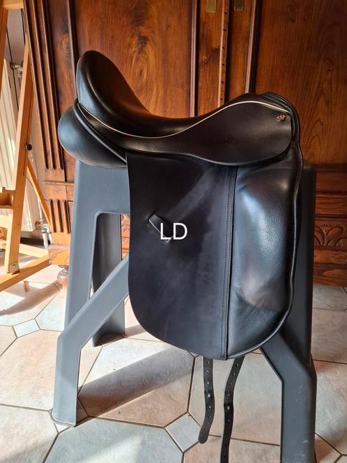 Dressuurzadel Crown Suzannah 17 inch MW, Dieren en Toebehoren, Paarden en Pony's | Zadels, Zo goed als nieuw, Ophalen