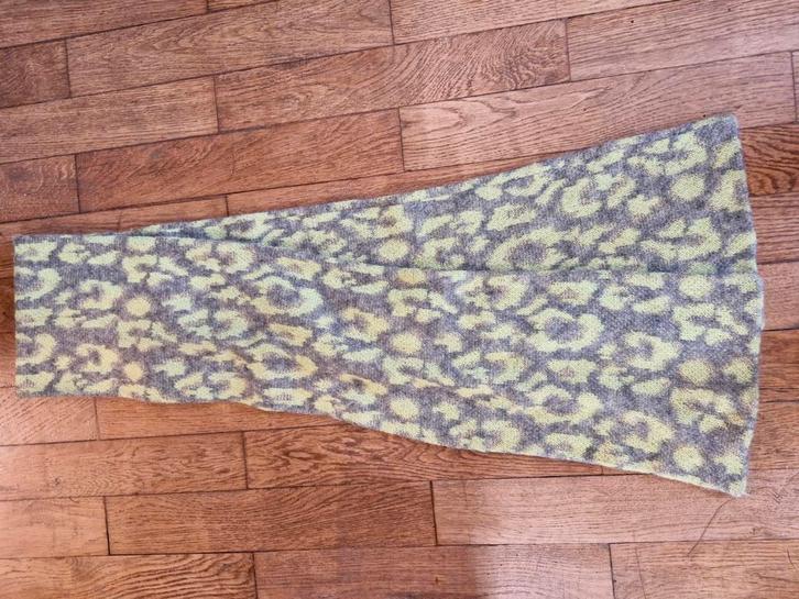 Wollen sjaal met fluogeel, grijs en goud, Kleding | Dames, Mutsen, Sjaals en Handschoenen, Zo goed als nieuw, Sjaal, Ophalen of Verzenden