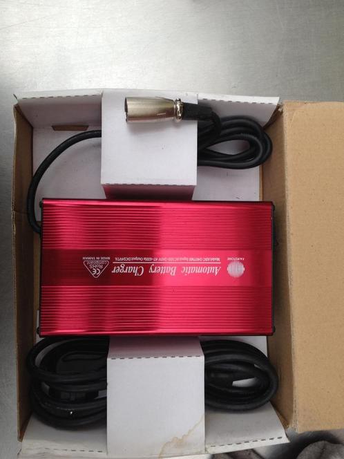 BATTERY CHARGER rolstoel/scootmobiel NIEUW !, Diversen, Rolstoelen, Nieuw, Elektrische rolstoel, Ophalen of Verzenden