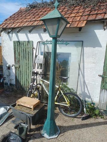 Antiek smeedijzeren tuinlantarn (ong. 2m50 hoog) beschikbaar voor biedingen