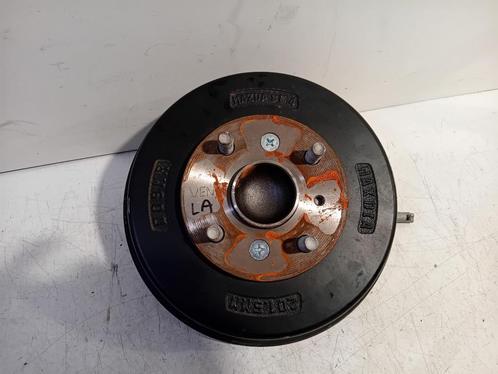 WIELNAAF LINKS ACHTER TROMMELREM! 2 (DJ / DL) (D09H2615X), Auto-onderdelen, Remmen en Aandrijving, Mazda, Gebruikt