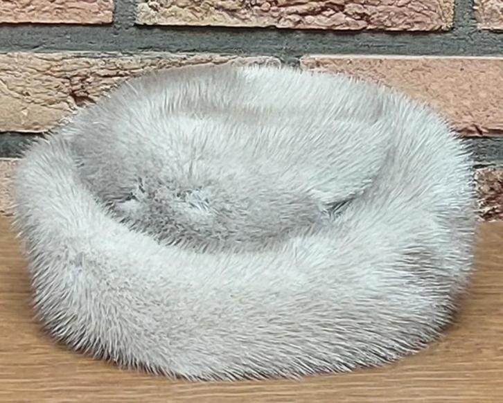 Kelly Furs - Hoed - Echt bont - Grijs - € 45, Kleding | Dames, Hoeden en Petten, Zo goed als nieuw, Hoed, 55 cm (S, 6⅞ inch) of minder