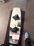 Wakeboard Liquid Force Apex 133 + fixations– excellent état, Watersport en Boten, Wakeboarden, Ophalen of Verzenden, Zo goed als nieuw