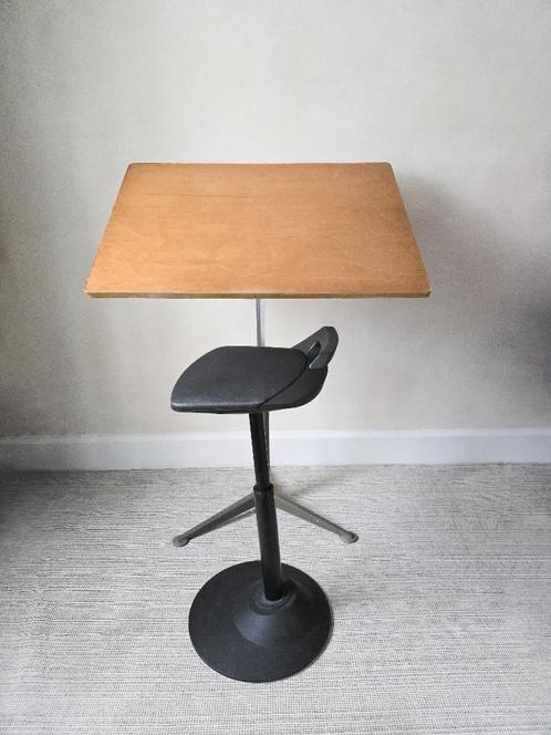 Ergonomische kruk - AERIS - MUVMAN - 'Zit-Sta' kruk, Huis en Inrichting, Bureaustoelen, Zo goed als nieuw, Bureaukruk, Zwart, Ergonomisch