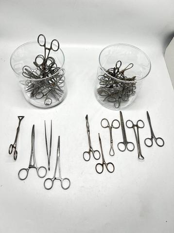 Lot d'anciens instruments de chirurgie orthopédique vintage beschikbaar voor biedingen