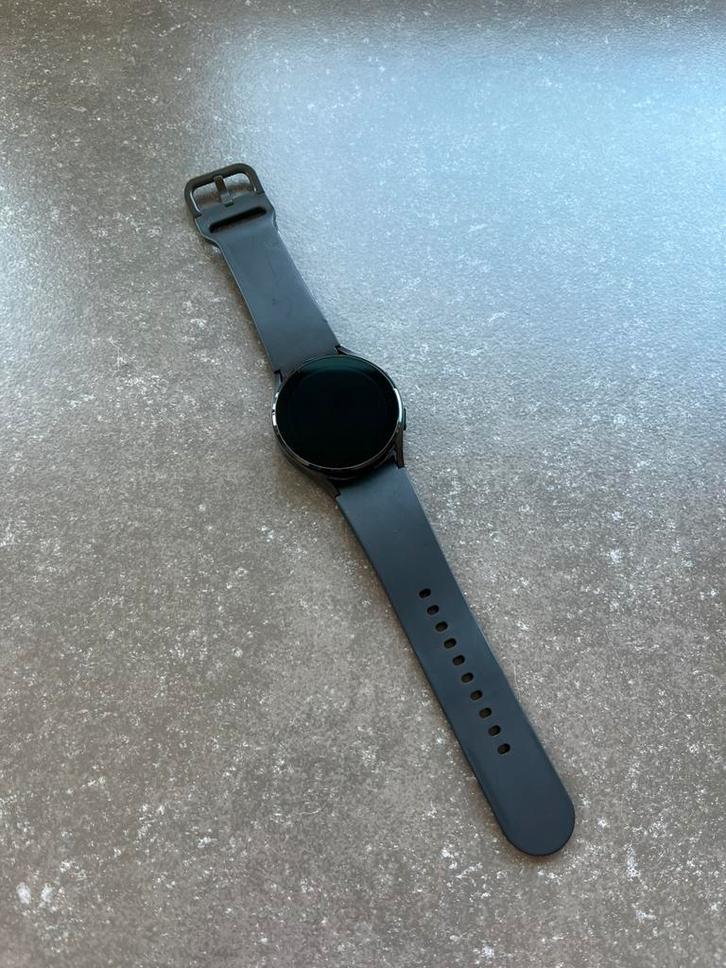 Samsung Galaxy Watch 4 40mm in uitstekende staat, Handtassen en Accessoires, Smartwatches, Zo goed als nieuw, Android, Zwart, Afstand