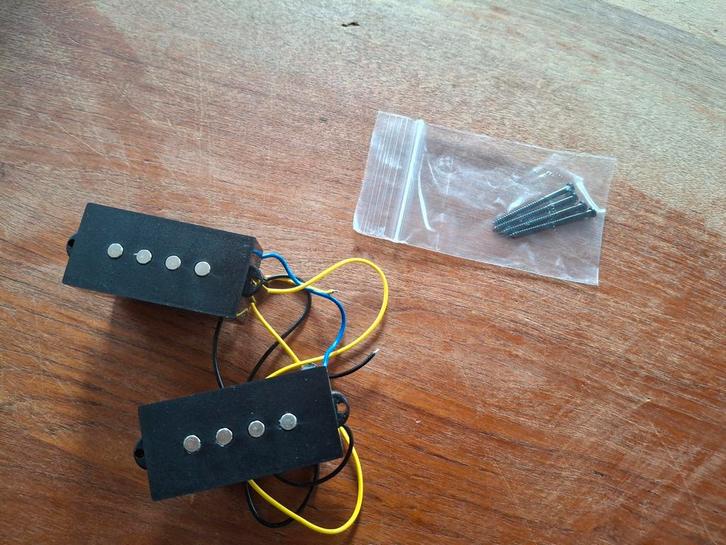 Fender Squier Fender Precision Bass pickups, Musique & Instruments, Instruments | Pièces, Enlèvement
