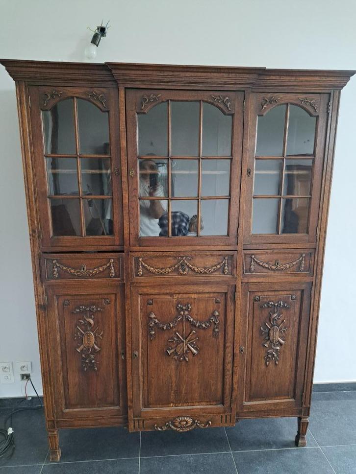 Antieke eikehouten gebeeldhouwde Louis XVI vitrinekast, Huis en Inrichting, Kasten | Vitrinekasten, Gebruikt, 150 tot 200 cm, 100 tot 150 cm