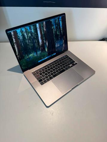 MacBook Pro 16 inch i7 32GB RAM beschikbaar voor biedingen