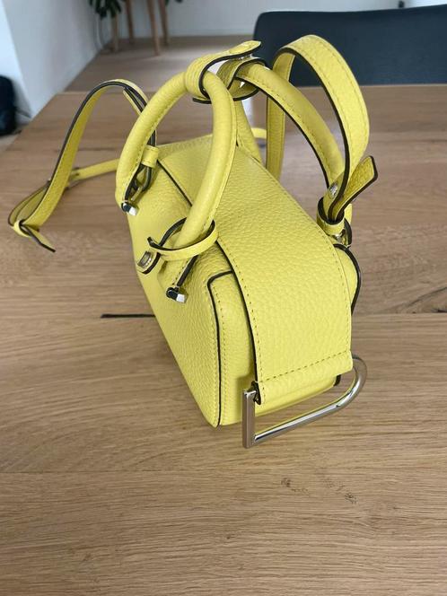 Delvaux nano cool box kleur YUZU, Handtassen en Accessoires, Tassen | Damestassen, Zo goed als nieuw, Ophalen