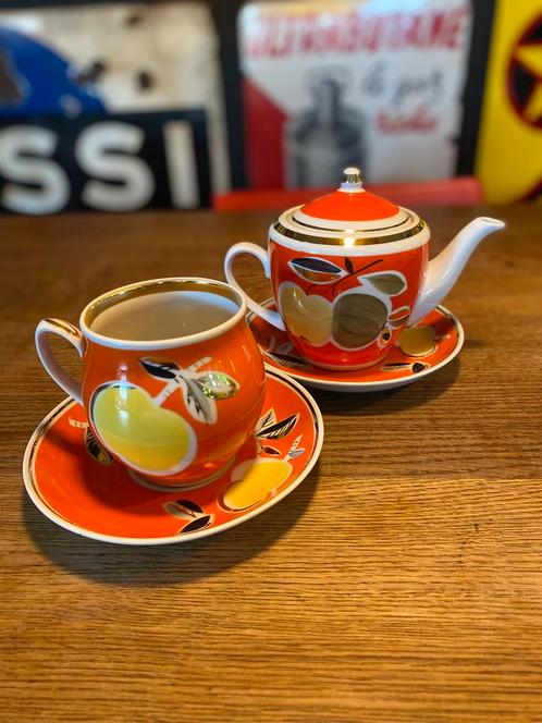 Kan en mok/tas thee Russisch met appel, Antiek en Kunst, Antiek | Servies los, Ophalen of Verzenden